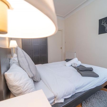 Large City Corner Apartment إدنبرة المظهر الخارجي الصورة