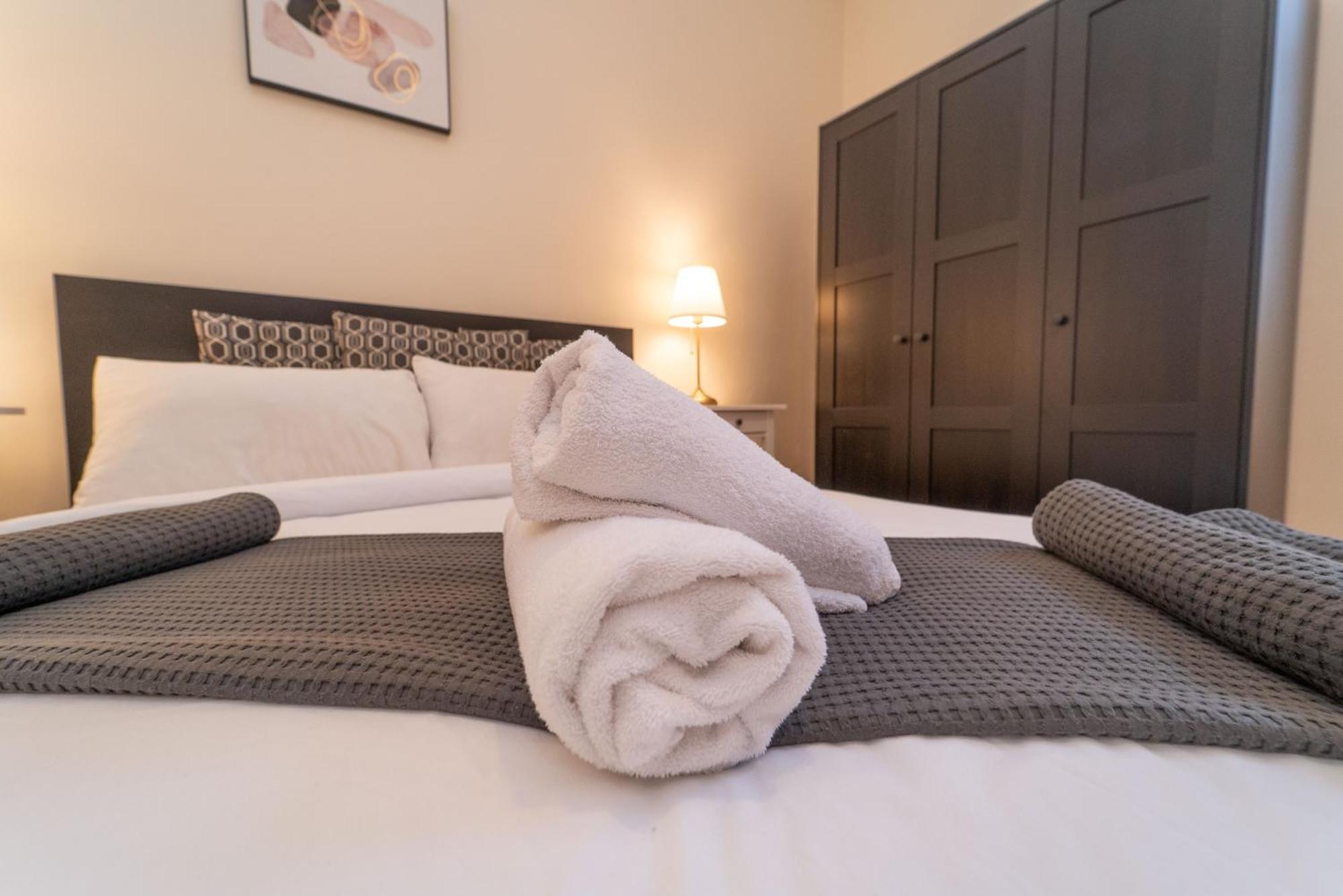 Large City Corner Apartment إدنبرة المظهر الخارجي الصورة