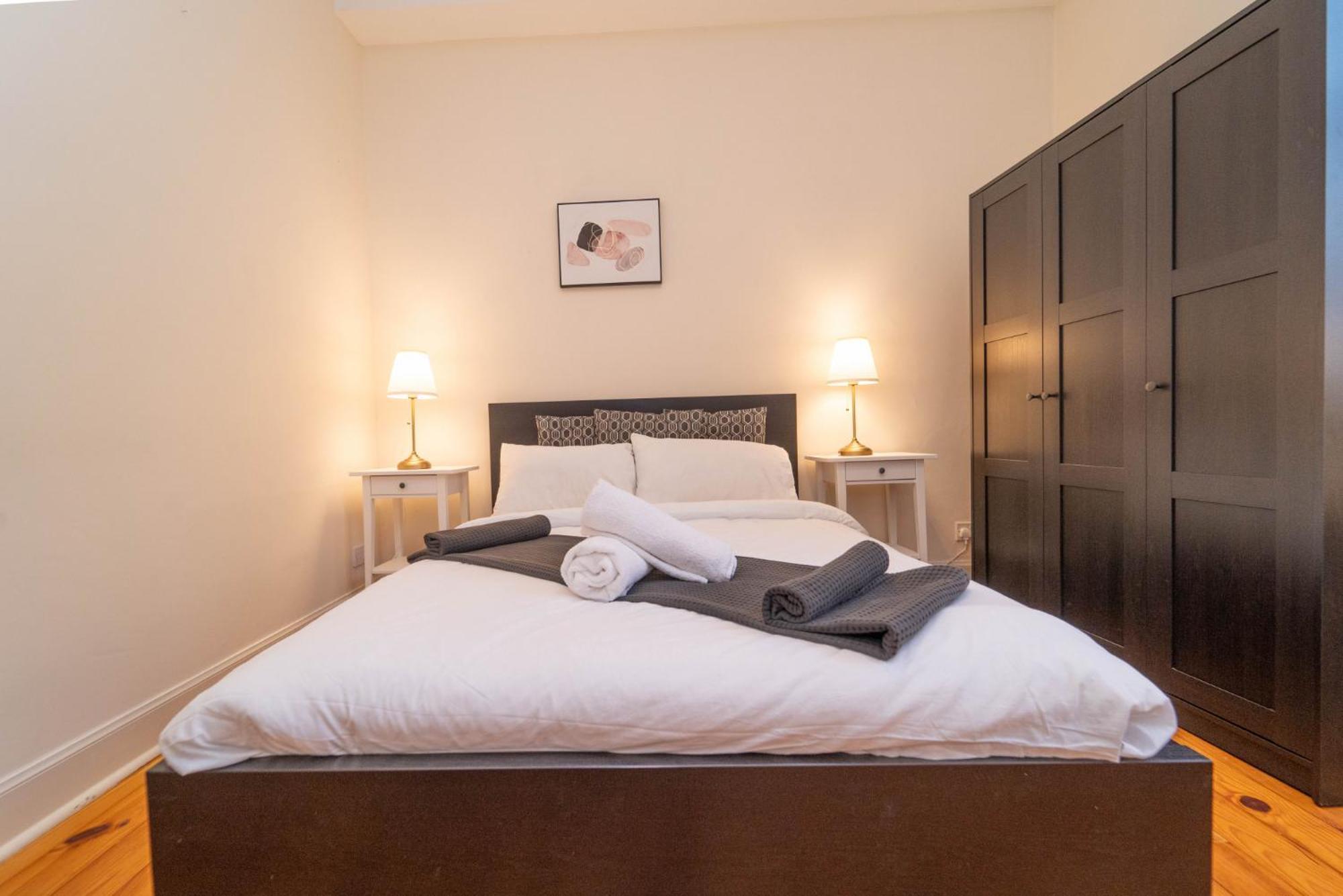 Large City Corner Apartment إدنبرة المظهر الخارجي الصورة