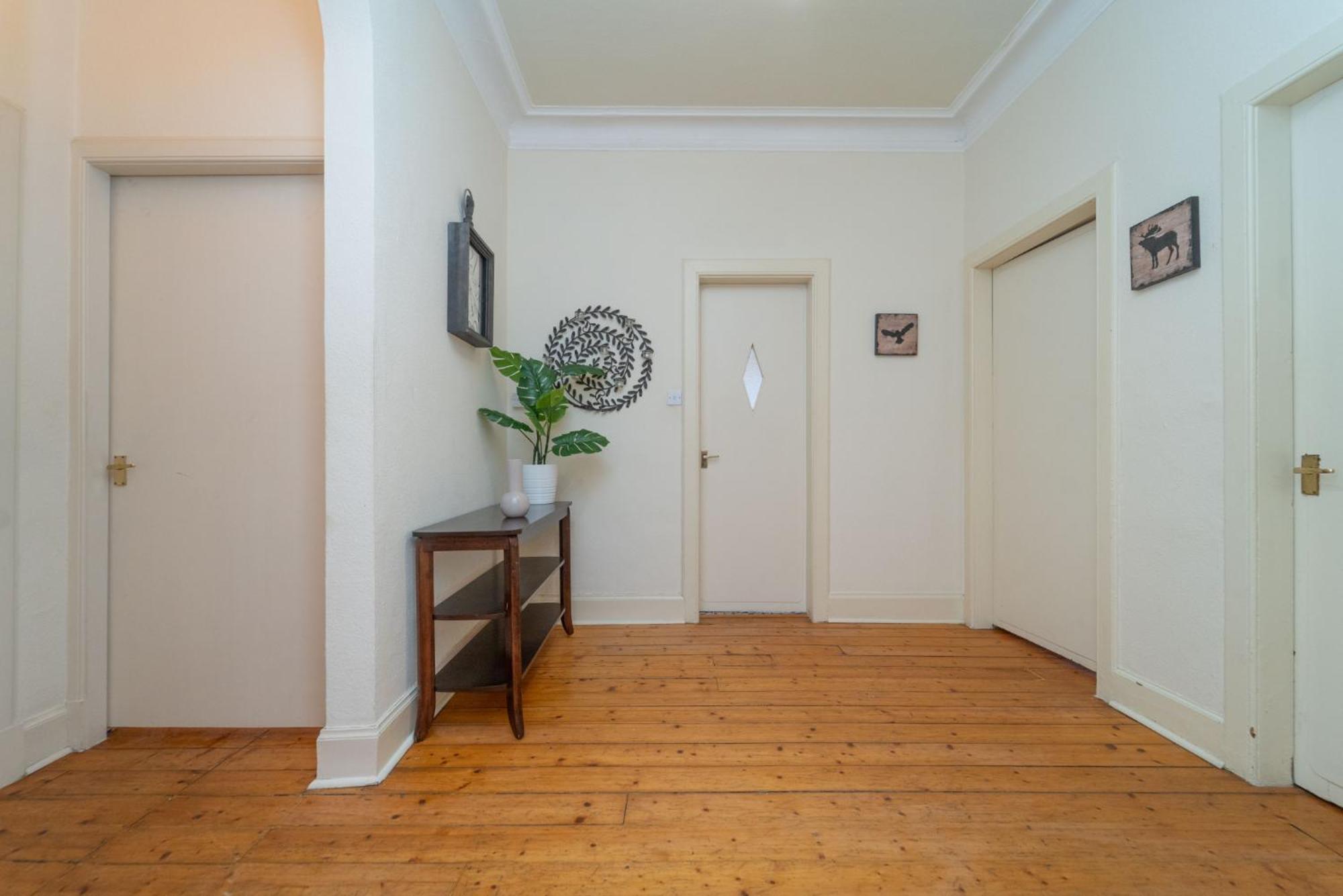 Large City Corner Apartment إدنبرة المظهر الخارجي الصورة